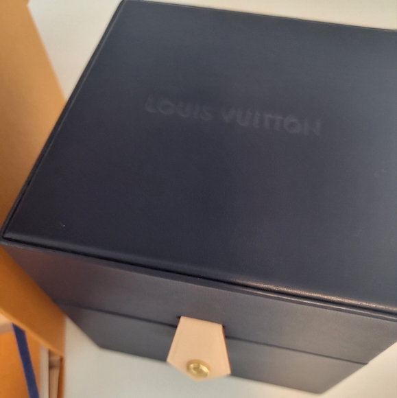 **Like New** Louis Vuitton tambour watch (case 33m） - Picture 6 of 7